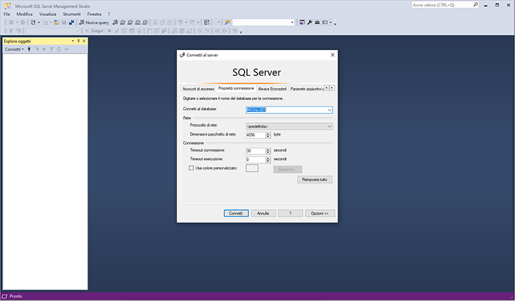 SSMS: Connetti al server, scheda Proprietà connessione con campi Database, Protocollo di rete e Timeout; pulsante Connetti.