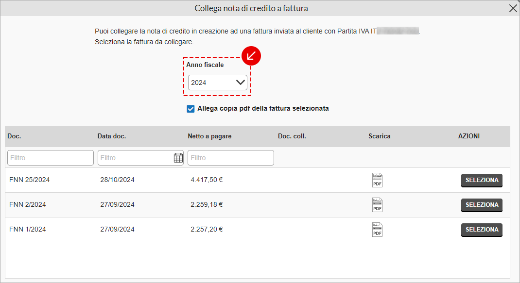 Finestra per collegare una nota di credito con selezione dell’anno fiscale evidenziata